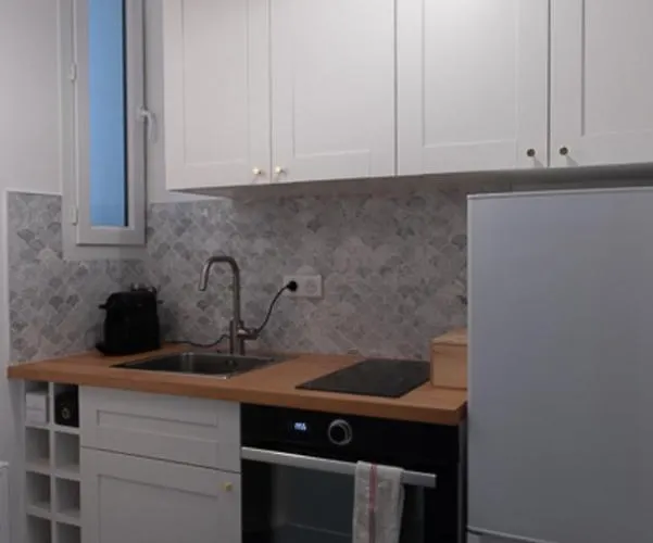 Charming Nest Near Montmartre Apartment *